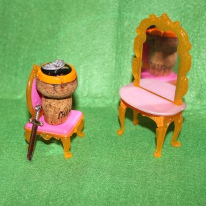 a picture of a champagne cork dressed as a duchess